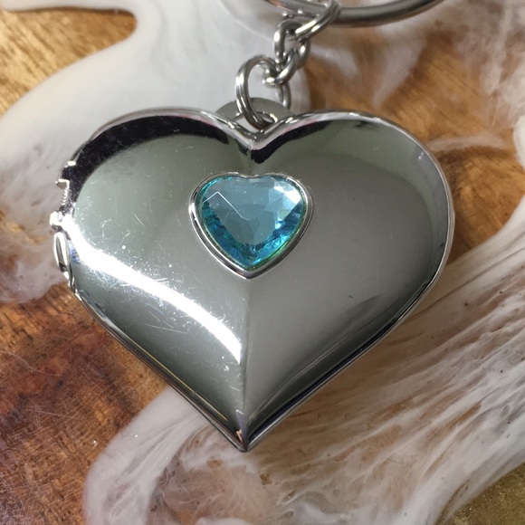 🖤Silvertone Heart locket U keychain - Picture 3 of 12